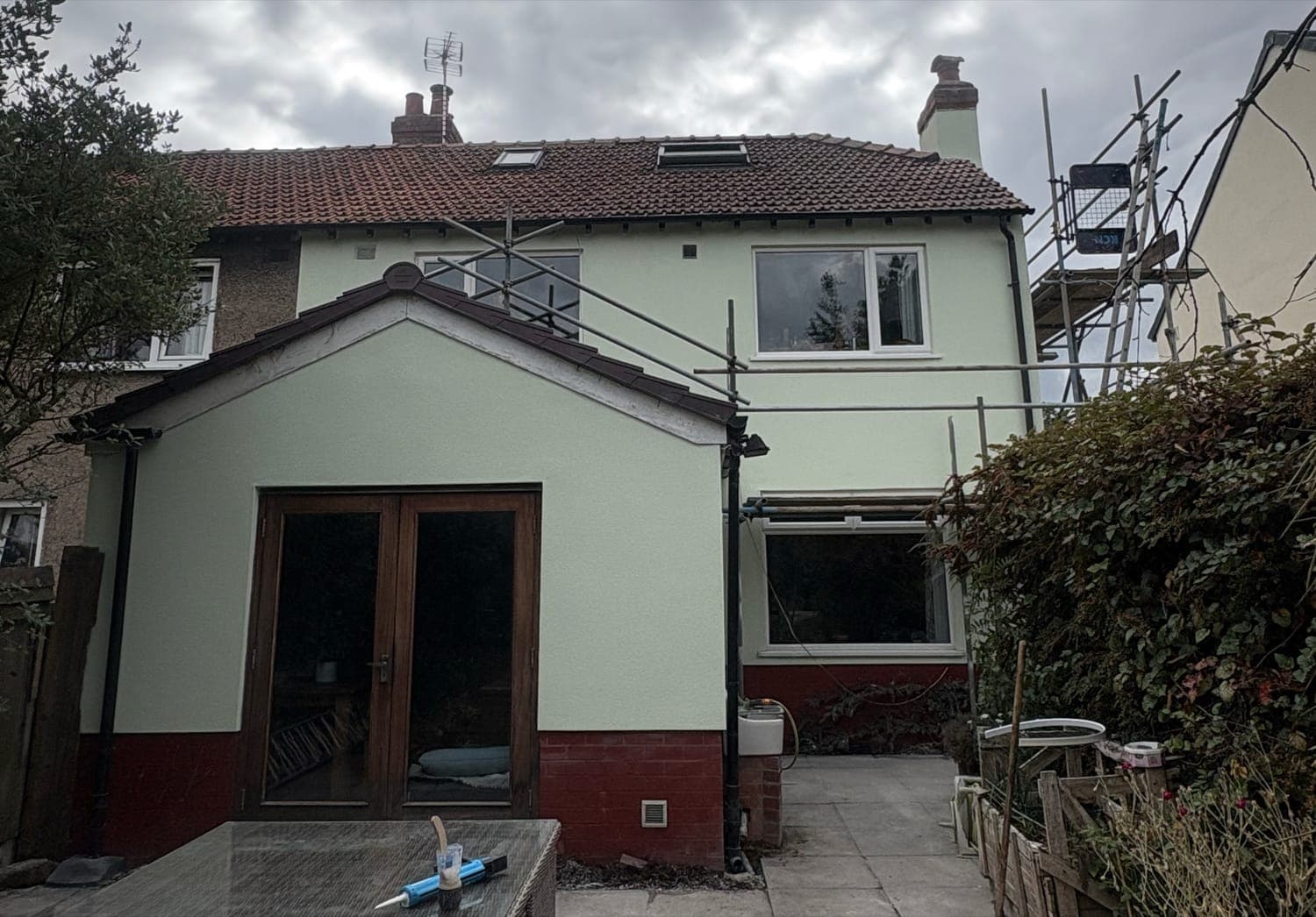 The same elevation re-rendered in cream silicone render